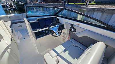 Sea Ray 270 SDX OB 13 2022 Sea Ray 270 SDX OB 14