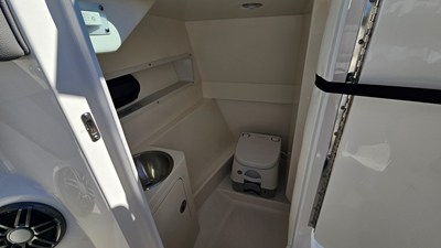 Sea Ray 270 SDX OB 20 2022 Sea Ray 270 SDX OB 21