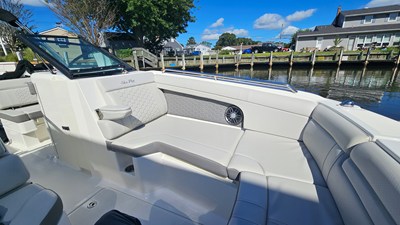 Sea Ray 270 SDX OB 24 2022 Sea Ray 270 SDX OB 25