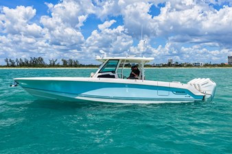 Boston Whaler 380 Outrage 1 2026 Boston Whaler 380 Outrage 2