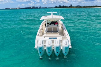 Boston Whaler 380 Outrage 5 2026 Boston Whaler 380 Outrage 6