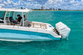 Boston Whaler 380 Outrage 6 2026 Boston Whaler 380 Outrage 7