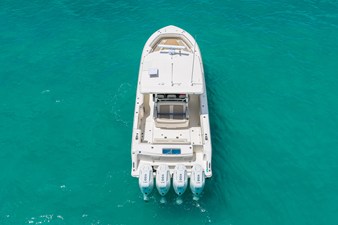 Boston Whaler 380 Outrage 9 2026 Boston Whaler 380 Outrage 10