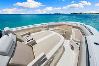 Boston Whaler 380 Outrage 16 2026 Boston Whaler 380 Outrage 17