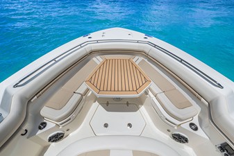 Boston Whaler 380 Outrage 18 2026 Boston Whaler 380 Outrage 19