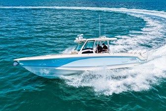 Boston Whaler 380 Outrage 28 2026 Boston Whaler 380 Outrage 29