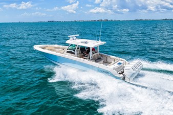 Boston Whaler 380 Outrage 30 2026 Boston Whaler 380 Outrage 31