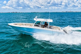 Boston Whaler 380 Outrage 33 2026 Boston Whaler 380 Outrage 34