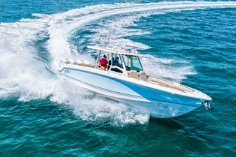 Boston Whaler 380 Outrage 38 2026 Boston Whaler 380 Outrage 39