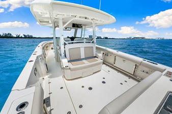 Boston Whaler 380 Outrage 42 2026 Boston Whaler 380 Outrage 43