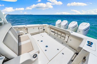 Boston Whaler 380 Outrage 43 2026 Boston Whaler 380 Outrage 44