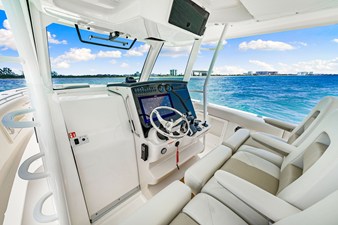 Boston Whaler 380 Outrage 49 2026 Boston Whaler 380 Outrage 50