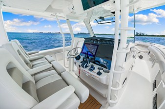 Boston Whaler 380 Outrage 50 2026 Boston Whaler 380 Outrage 51