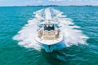 Boston Whaler 380 Outrage 64 2026 Boston Whaler 380 Outrage 65