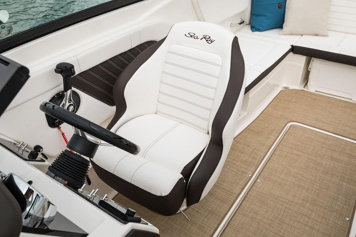 2023 Sea Ray SPX 230 7