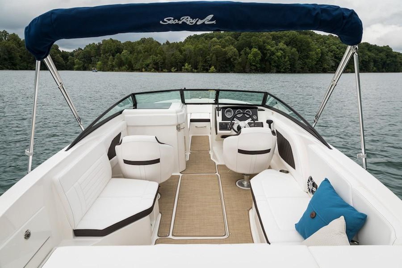 2023 Sea Ray SPX 230 8