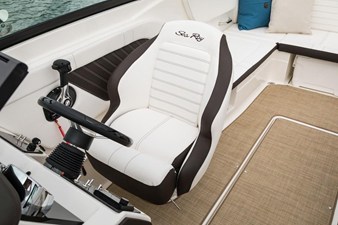 2023 Sea Ray SPX 230 7