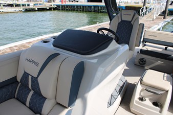 Harris Grand Mariner 230 13 2027 Harris Grand Mariner 230 14