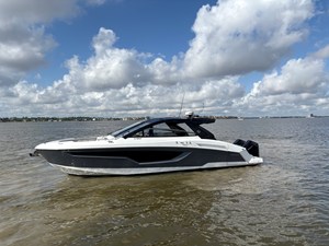 Cruisers Yachts 42 GLS Outboard 0 2025 Cruisers Yachts 42 GLS Outboard 1