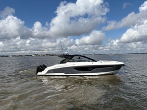 Cruisers Yachts 42 GLS Outboard 3 2025 Cruisers Yachts 42 GLS Outboard 4