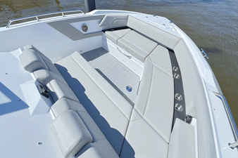 Cruisers Yachts 42 GLS Outboard 8 2025 Cruisers Yachts 42 GLS Outboard 9