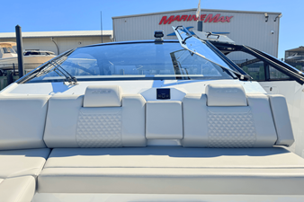Cruisers Yachts 42 GLS Outboard 10 2025 Cruisers Yachts 42 GLS Outboard 11