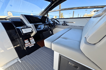 Cruisers Yachts 42 GLS Outboard 19 2025 Cruisers Yachts 42 GLS Outboard 20
