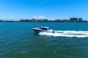 Boston Whaler 405 CONQUEST 12 2025 Boston Whaler 405 CONQUEST 13