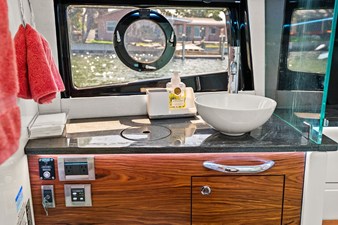 Boston Whaler 405 CONQUEST 41 2025 Boston Whaler 405 CONQUEST 42