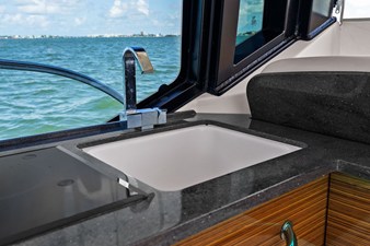 Boston Whaler 405 CONQUEST 83 2025 Boston Whaler 405 CONQUEST 84