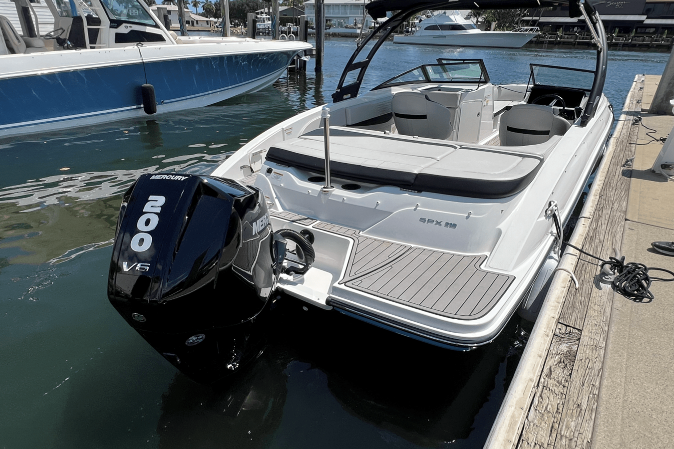 2023 Sea Ray SPX 210 Outboard 3