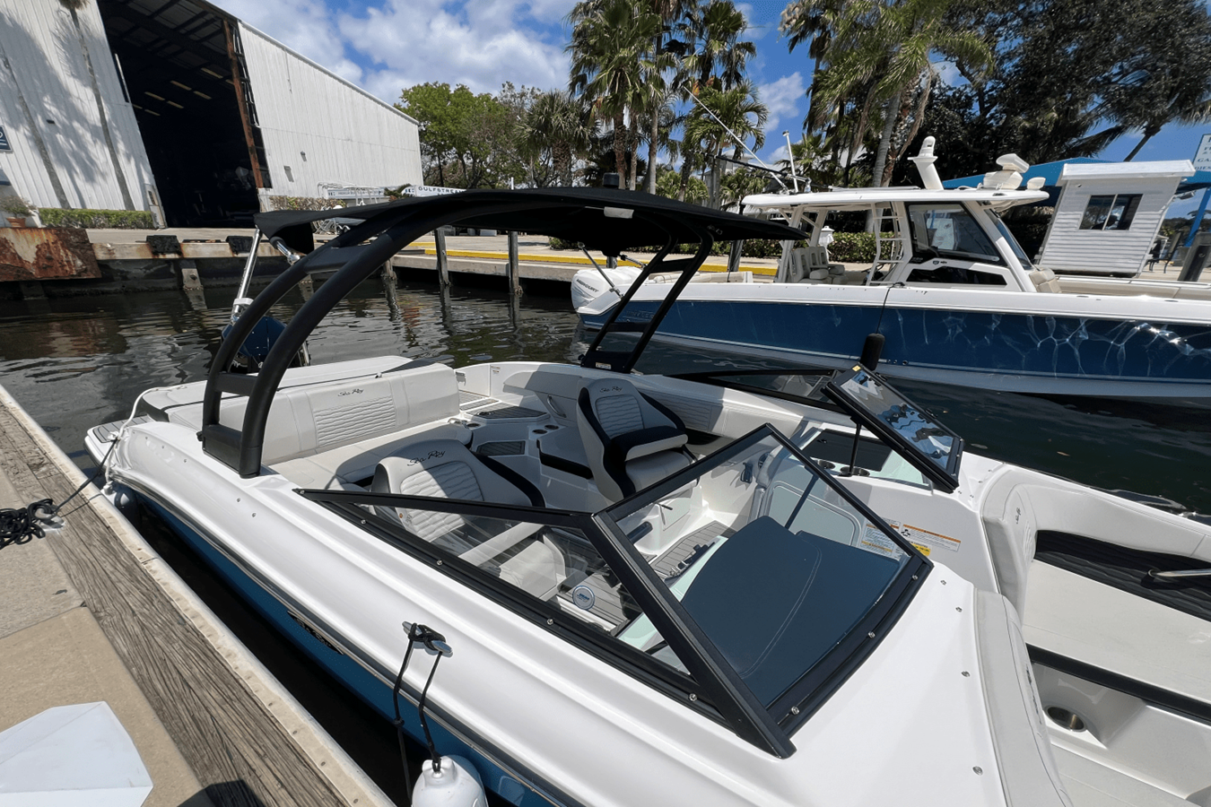 2023 Sea Ray SPX 210 Outboard 9
