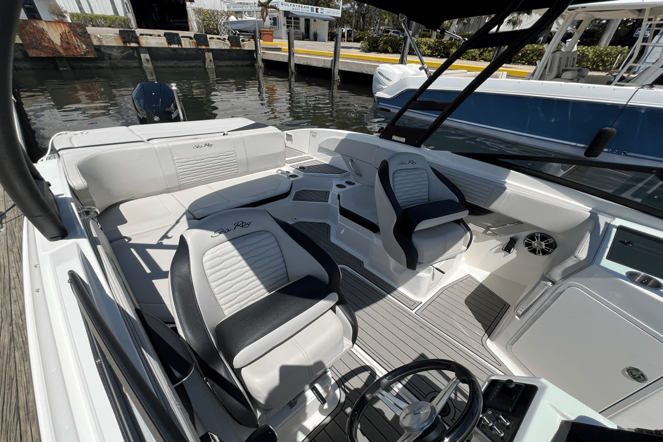 2023 Sea Ray SPX 210 Outboard 11