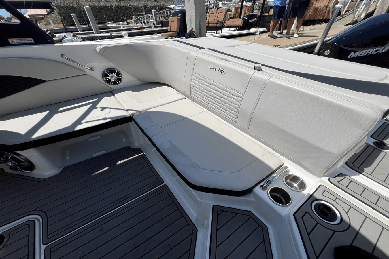 2023 Sea Ray SPX 210 Outboard 17