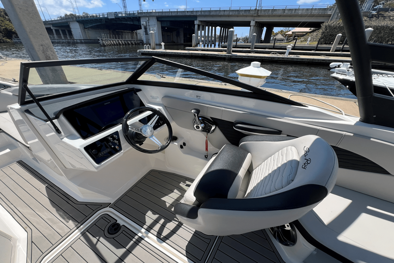 2023 Sea Ray SPX 210 Outboard 19