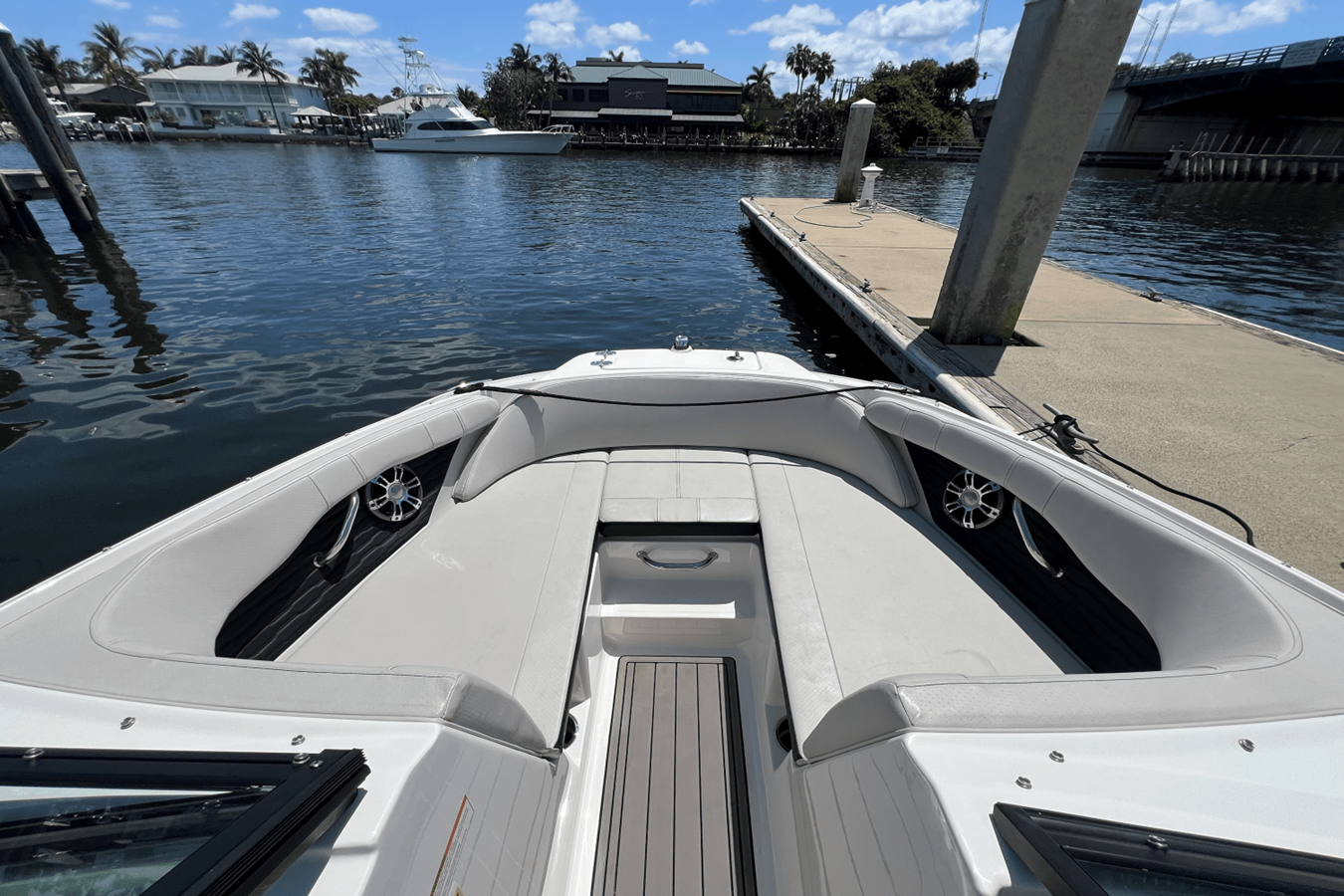 2023 Sea Ray SPX 210 Outboard 24