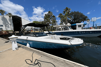 2023 Sea Ray SPX 210 Outboard 7