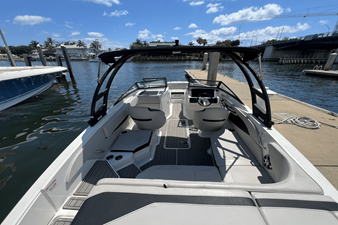 2023 Sea Ray SPX 210 Outboard 14