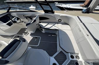 2023 Sea Ray SPX 210 Outboard 16