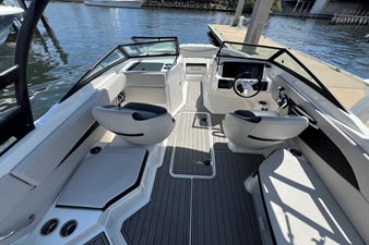 2023 Sea Ray SPX 210 Outboard 18