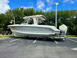 Boston Whaler 350 REALM 1 2021 Boston Whaler 350 REALM 2