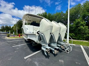 Boston Whaler 350 REALM 3 2021 Boston Whaler 350 REALM 4