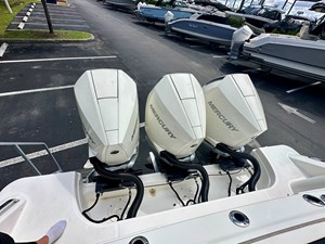 Boston Whaler 350 REALM 5 2021 Boston Whaler 350 REALM 6