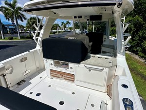 Boston Whaler 350 REALM 7 2021 Boston Whaler 350 REALM 8