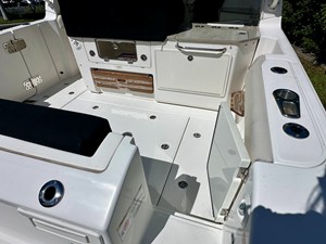 Boston Whaler 350 REALM 8 2021 Boston Whaler 350 REALM 9
