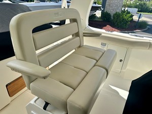 Boston Whaler 350 REALM 19 2021 Boston Whaler 350 REALM 20