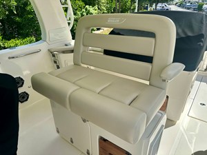 Boston Whaler 350 REALM 20 2021 Boston Whaler 350 REALM 21