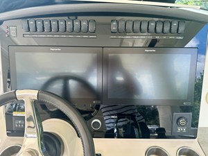 Boston Whaler 350 REALM 22 2021 Boston Whaler 350 REALM 23