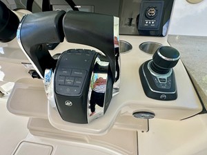 Boston Whaler 350 REALM 24 2021 Boston Whaler 350 REALM 25