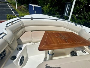 Boston Whaler 350 REALM 32 2021 Boston Whaler 350 REALM 33